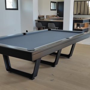Billard Aero noir 2m80 US avec repères et drap bicolore.