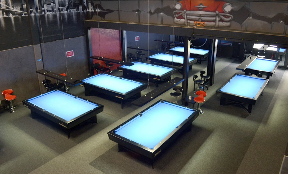 Salle de jeu avec des billards Break Billards Br&eacute;ton