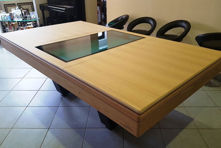 Mod&egrave;le AERO et son plateau-table en verre r&eacute;duit au maximum
