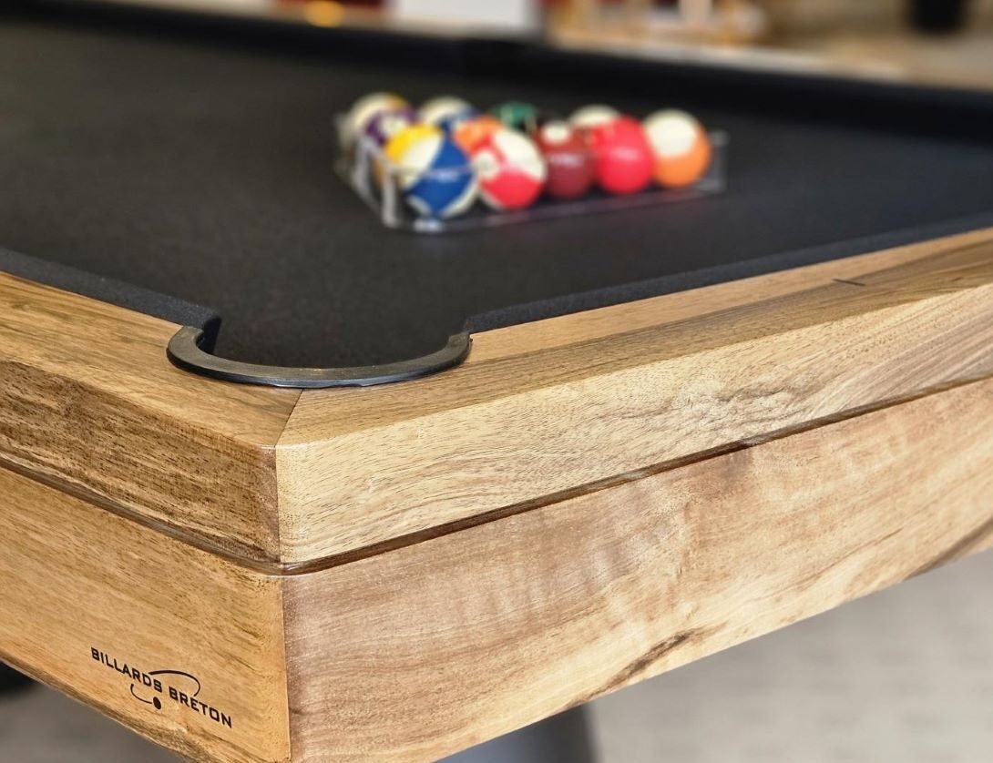 Detail Cdb Noyer massif