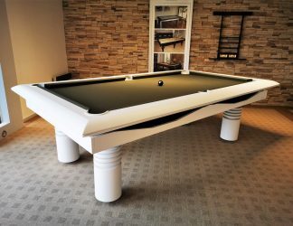 Piétement métallique blanc, retour de billes par goulottes et drap vert olive