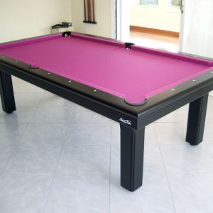 Billard noir et drap fushia