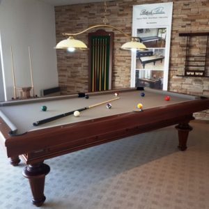Table de billard br&eacute;ton prestige dans un salon