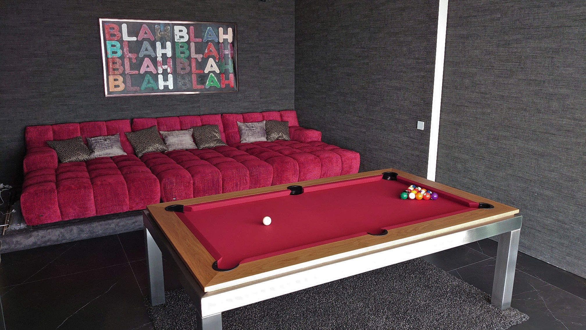 salle de jeu avec billard inox et chêne