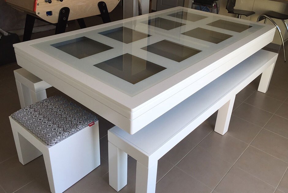 Billards Bréton modèle AERO et son platea-table en verre damiers