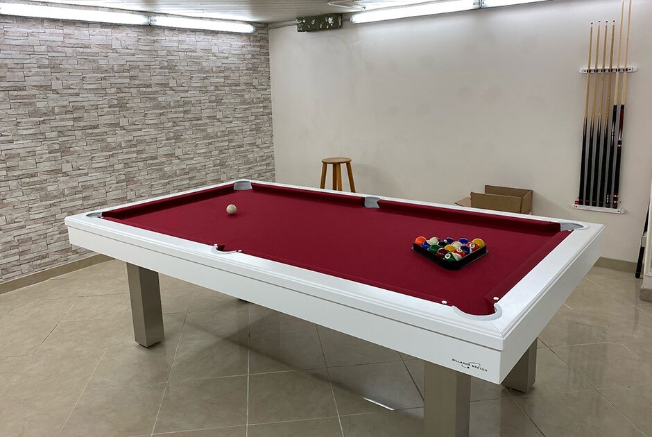Billard moderne modèle Dauphin par Billards Bréton