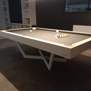 Modèle Prisme 2m40. Piétement et cadre de bandes blanc