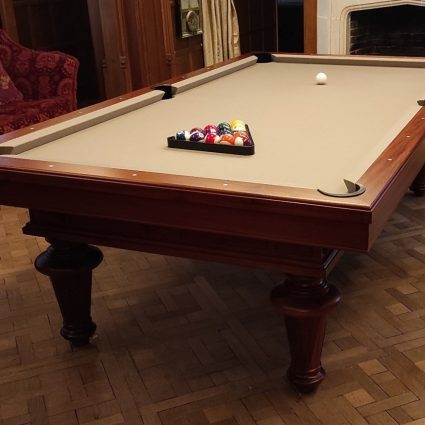 Prestige 260 US merisier Salle de jeu billard tradition